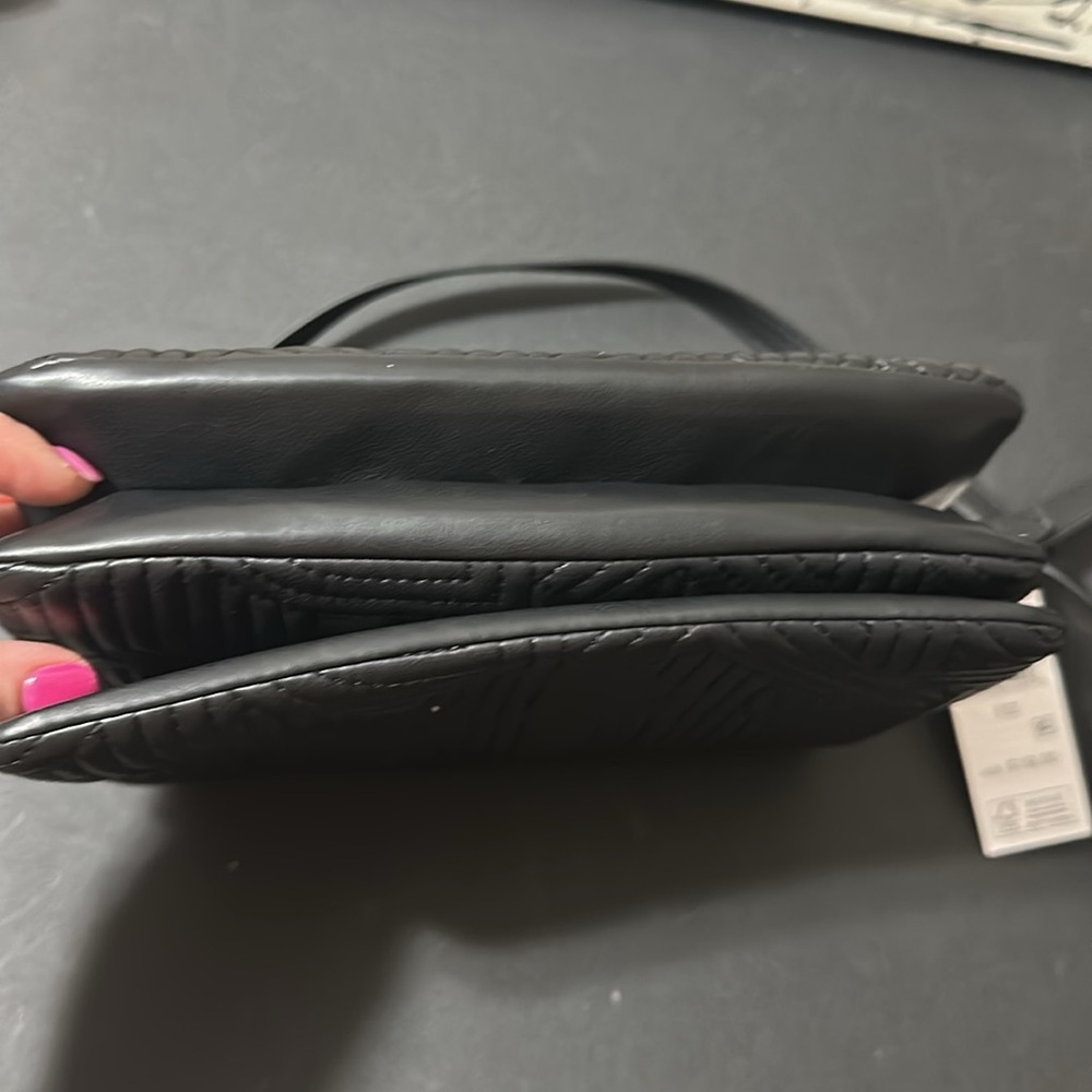 DKNY signature leather black tote and crossbody bag with silver chain - Picture 5 of 9